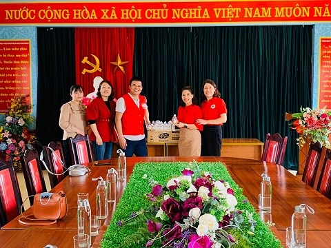 Trường mầm non Kim Lan tiếp nhận món quà ý nghĩa từ Hội Chữ thập đỏ xã Kim Lan phòng chống dịch bẹnh Covid 19